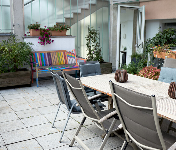 Die Terrasse vom Sprungbrett von der Weite