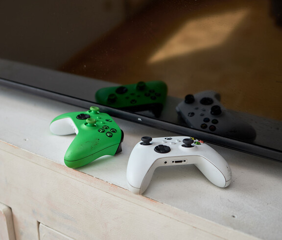 Controller für Gamingkonsolen in der Jugend-WG