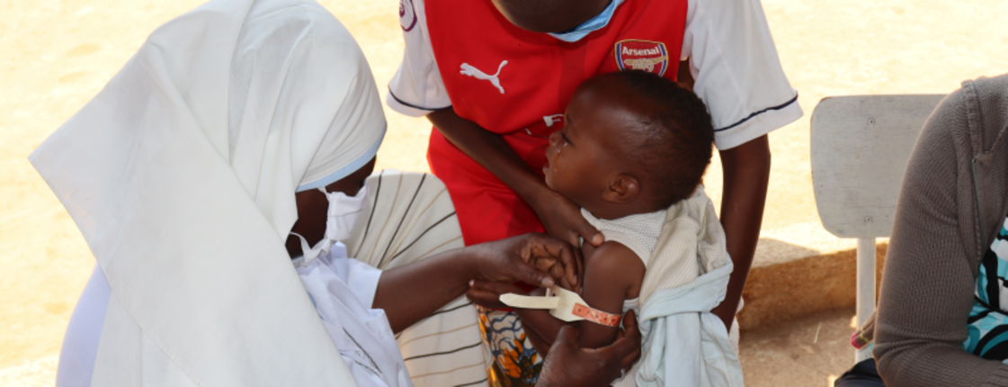 Mutter-Kind-Kontrolle im Ernährungszentrum Gitega (Burundi)