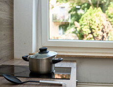 Kochtopf am Herd in einer mobil betreuten Jugendwohnung in des MOB Feldbach