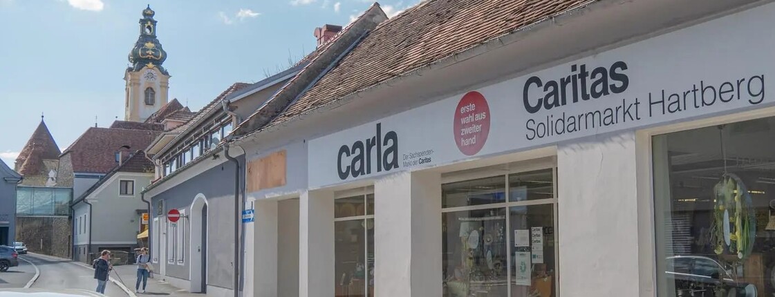 Außenfassade des Carla und Solidarmarktes in Hartberg. 