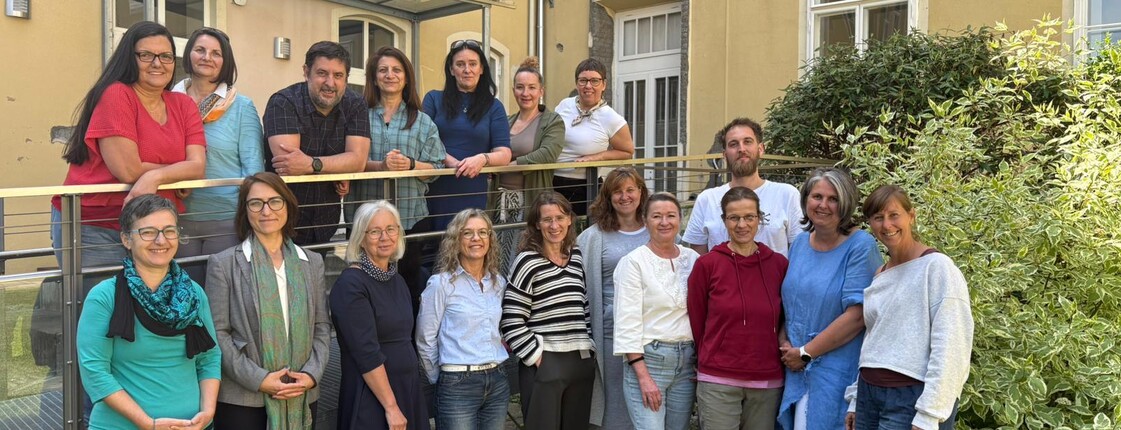 Das Team der BEX auf einem Gruppenfoto.