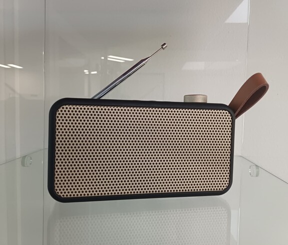 Im Carla Elektro in Graz werden Elektrogeräte wie dieser Radio gesammelt und verkauft