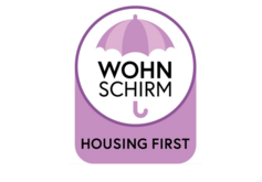 Lila Logo Housing First mit Regenschirm