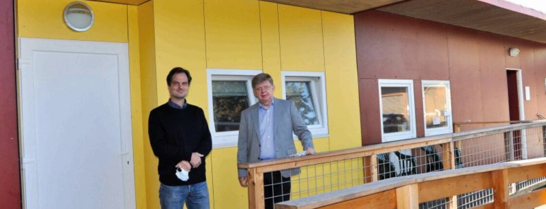 Ressidorf-Leiter Pierre Payer und Caritasdirektor Herbert Beiglböck vor dem Caritas Ressidorf