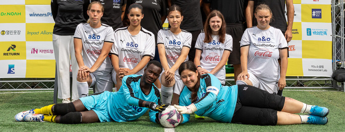 Ein Gruppenbild der Teams der Caritas Steiermark beim Homeless Worldcup