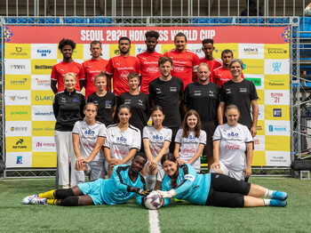 Ein Gruppenbild der Teams der Caritas Steiermark beim Homeless Worldcup