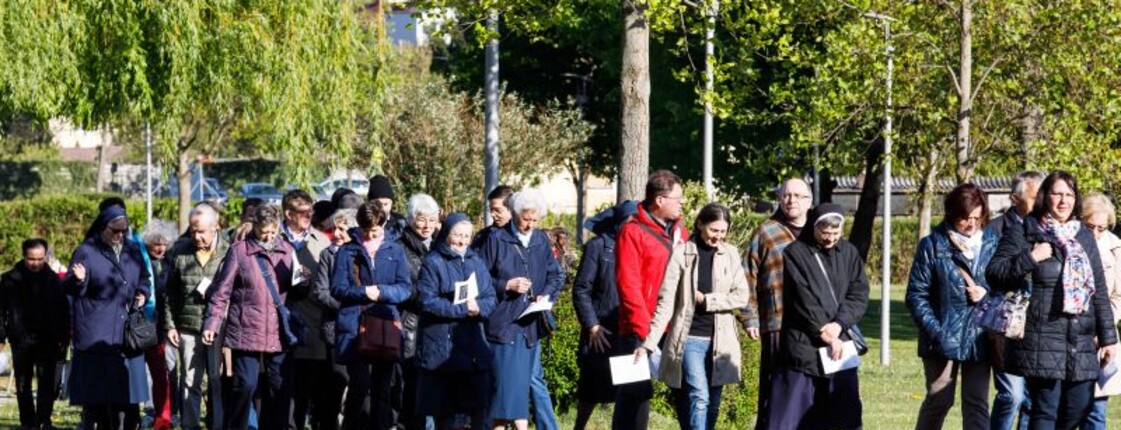 Caritas Vernetzungstreffen - Weg der Barmherzigkeit TeilnehmerInnen gemeinsam auf dem Weg