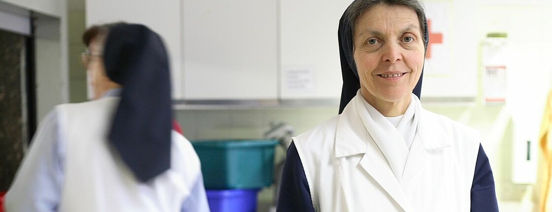 Schwester Elisabeth Gruber in der Küche des Marienstüberls der Caritas